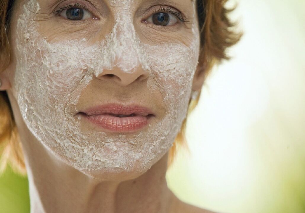 50 साल बाद चेहरे की त्वचा के लिए कायाकल्प मास्क